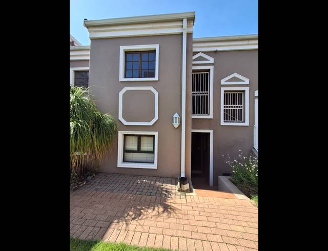 2 BEDROOM TOWNHOUSE FOR SALE IN PEACEHAVEN